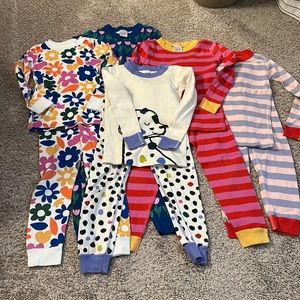 Set of 5 Hanna Andersson pajamas